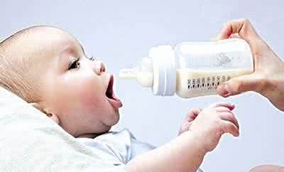 给孩子冲奶粉用什么水 给孩子冲奶粉用什么样的水最好？纯净水并非首选