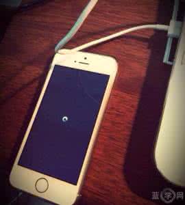 5s怎么升级ios8 iPhone5s升级ios8蓝屏怎么办?