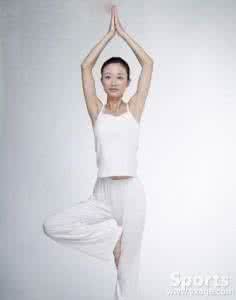 瑜伽瘦腹部 办公桌前站立瘦腹瑜伽