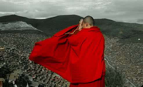 你披上婚纱我穿上袈裟 给灵魂披上袈裟