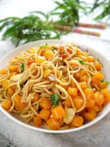 香蕉做面食 可以随意搭配的经典面食~~蒜香红薯焖面