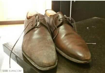 白色皮鞋发霉了怎么办 皮鞋发霉了怎么办？