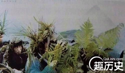 对越自卫反击战侦察兵 对越反击战的敌后侦察:侦查员在山上学野兽骗敌人