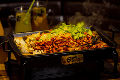 想开一家烤鱼店 这家烤鱼店2年连开30间分店,逢开必爆!新店开业5折人均60!