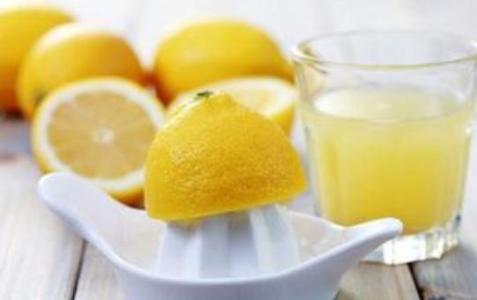 柠檬水助消化吗 吃什么可以排毒 蜂蜜柠檬排毒养颜助消化