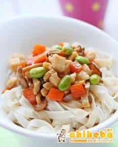 蟹味菇的做法 蟹味菇的做法 蟹味菇鸡丁蔬菜拌面的做法