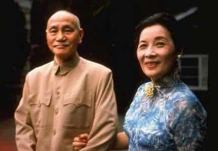蒋介石与宋美龄的婚姻 蒋宋婚姻是宋美龄极度崇拜蒋介石下结合