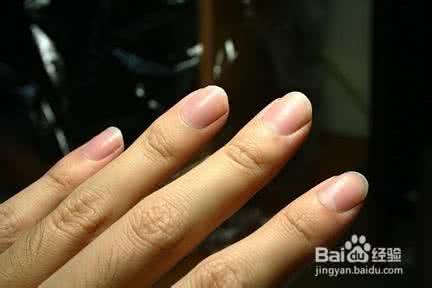 指甲上半月痕 指甲半月痕 指甲上没有半月痕怎么办