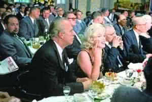 赫鲁晓夫梦露 赫鲁晓夫访美曾要求：逛迪斯尼 与梦露共进晚餐