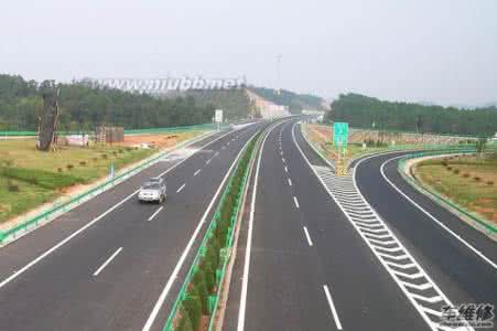 高速公路开车注意事项 高速公路开车注意事项 高速公路开车有哪些注意事项？