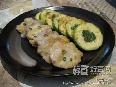 西葫芦煎饼 西葫芦、鱼肉煎饼