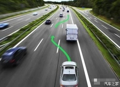 开车目测横向距离技巧 高速行车跟车安全距离目测技巧，并道超车先看路况