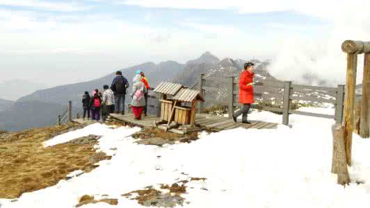 轿子雪山 轿子雪山 清朝皇帝的乘车难题 轿子为何反而淘汰了车？
