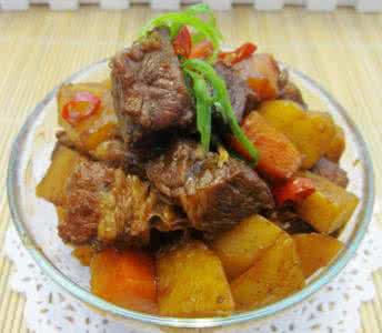 牛肉炖土豆的家常做法 牛肉炖土豆的做法 土豆炖牛肉的做法,土豆炖牛肉怎么做好吃,土豆炖牛肉的家常做法