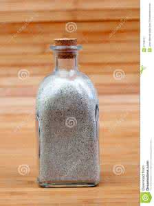 充满温暖气息的玻璃瓶 充满温暖气息的玻璃瓶 充满浪漫气息的坦桑石 坦桑石介绍