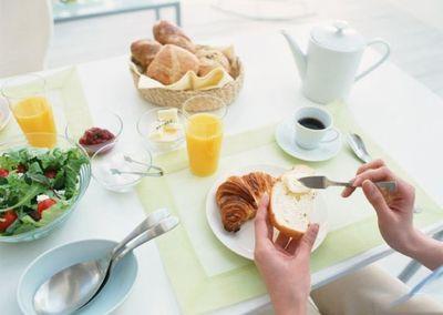 白殿疯不能吃哪些食物 空腹不能吃早餐 早餐什么食物不能吃