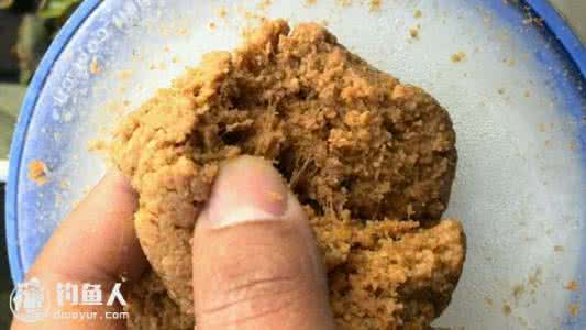 鱼饵怎么搓揉 【试饵报告】简单的打揉几下,饵团就会有很大的不同!