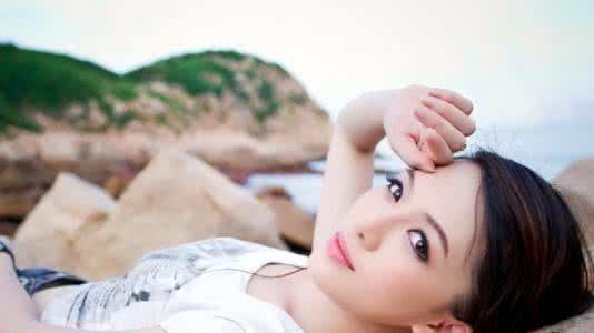 美女围着帅哥视频 想让美女围着你转，要改正这4大追女孩心态误区！