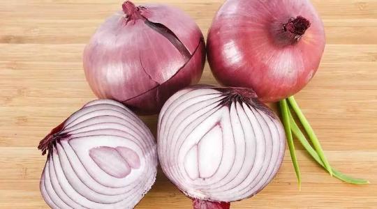 红酒泡洋葱降血脂吗 每天半个洋葱 安全降血脂