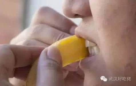 香蕉皮洗牙 香蕉皮如何祛斑 还去洗什么牙？！每天坚持用香蕉皮刷牙，半个月后效果惊人！