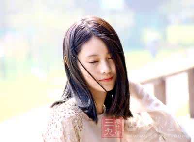 男生吐舌头是性暗示 舌色一变化竟暗示中风 女人做这事竟暗示她有外遇了