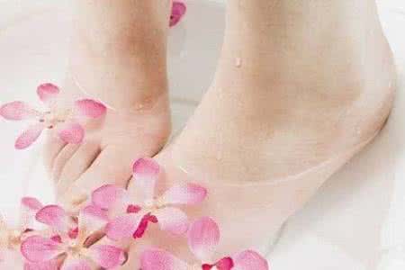 治疗脚气的偏方和除根 怎样治脚气偏方 脚气的治疗