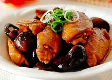 鸡肉炒香菇怎么炒好吃 香菇蚝油鸡翅