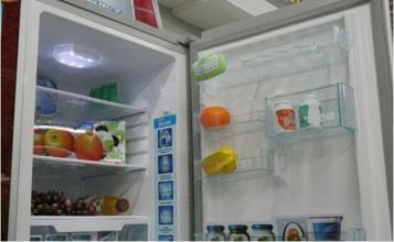 冰箱冰霜 冰箱内冰霜厚的要命？原来只需一样东西就可以轻松搞定！好用