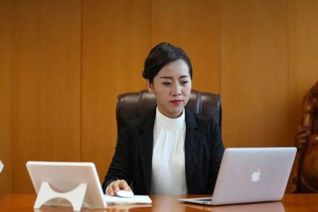 女人的自信从哪里来 失业女人三个月买宝马，钱从哪里来？竟然因为她.....