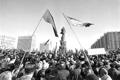 苏联新经济政策 苏联新经济政策 20年前，世界上第一个社会主义国家苏联解体，回顾苏联（苏俄）70多年的发展历程，给我们留下很多思考。