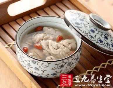 吃猪脑补脑吗 吃猪脑补脑吗 要补脑，吃主食比吃核桃猪脑更有用