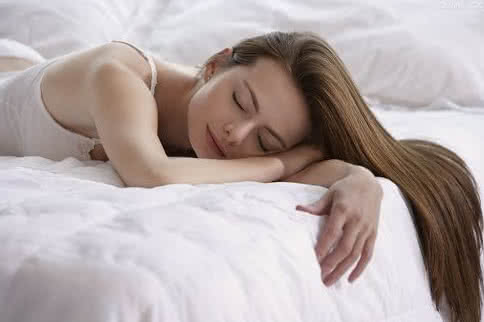 睡眠不足增加减肥难度 睡眠不足增食量 女人照这样睡越睡越苗条
