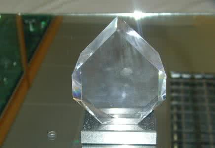 人造水晶 人造水晶 人造水晶如何做鉴别与保养