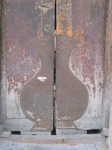 老北京四合院大门 转载 老北京大门上的“护门铁”
