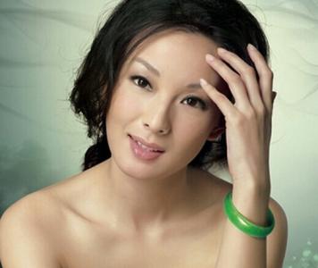 佩戴玉石手镯的好处 女人为什么要戴手镯 玉石的作用