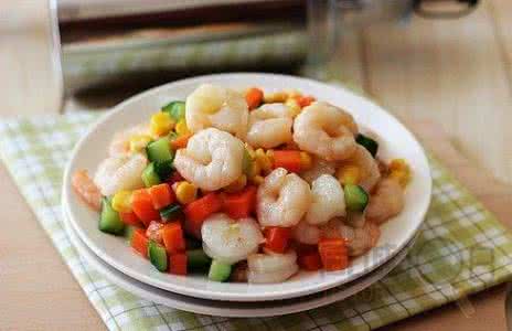 黄瓜炒虾仁 黄瓜炒虾仁 清淡爽口好消化的菜这样做