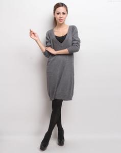 长款针织衫如何搭配 长款V领针织衫怎么搭配