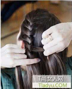 夏天头发怎么扎好看 夏天怎么扎清爽的头发