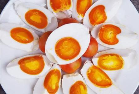 家常咸鸭蛋的腌制方法 咸鸭蛋 腌咸鸭蛋的做法,腌咸鸭蛋怎么做好吃,腌咸鸭蛋的家常做法