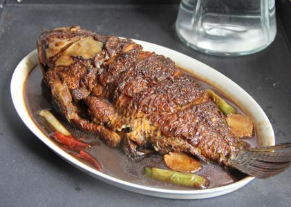 红烧鲤鱼的家常做法 家常红烧鲤鱼 红烧鱼怎么做