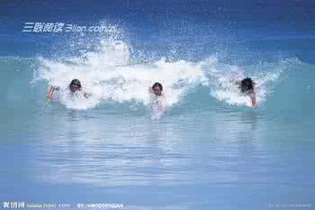 女友佳琪健身游泳 夏日游泳健身是时尚女性的首选