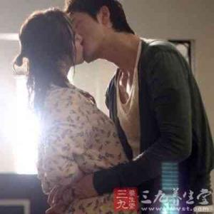 男生接吻时有生理反应 人为什么要接吻