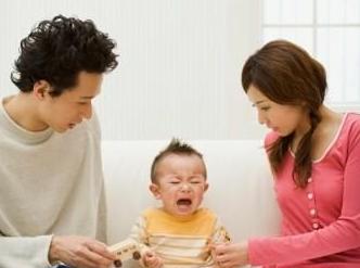 小孩子看到几种人会哭 我们为什么看到孩子哭就想制止？