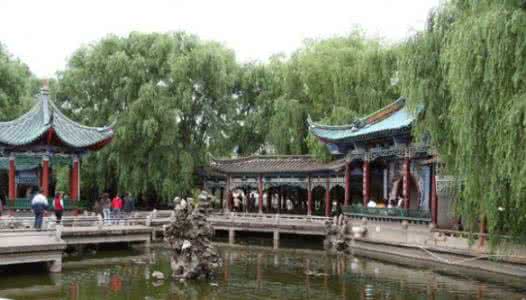 玉溪九龙池公园 玉溪九龙池公园的楹联