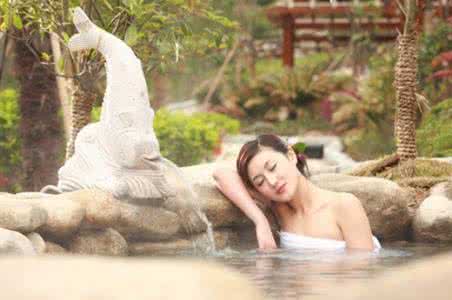 春季泡温泉 春季泡温泉 美容养生两相宜
