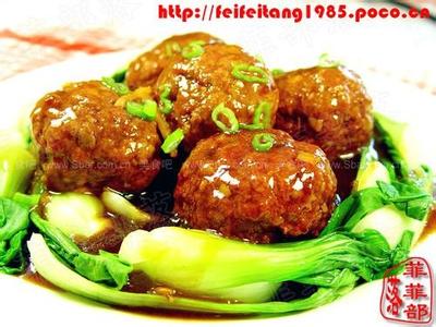 红烧狮子头的家常做法 养生食谱 红烧狮子头的家常做法 美味的红烧狮子头
