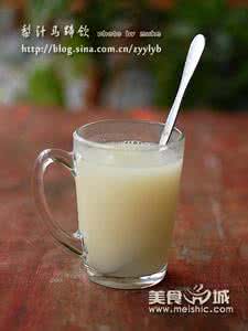 梨汁的做法 【今天咱做啥】——梨汁姜蜜饮(能抑制风寒感冒的饮品)