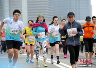 香港电影树大招风 除了树大招风，香港这部鬼马B级片也是吊炸天