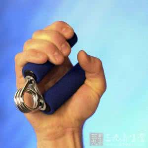 手的握力可以预测寿命 检测手的握力或可预测心脏病和中风风险