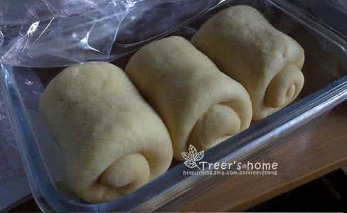 面包机揉面多久出膜 浅淡面包手工揉面——10分钟揉出膜 20分钟揉出手套簿膜